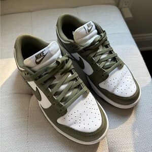 Nike dunk low medium olive 7.5